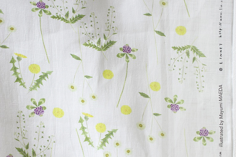 草むらの草花は